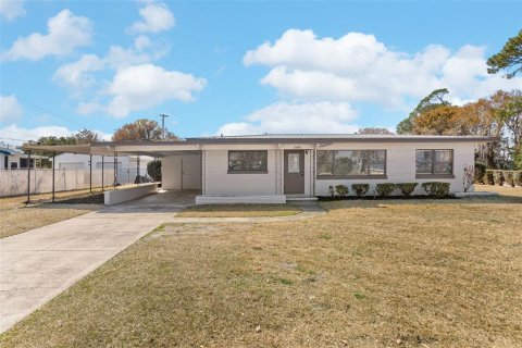House in Winter Haven, Florida 3 bedrooms, 95.88 sq.m. № 2101184