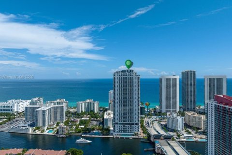Condo in Hollywood, Florida, 2 bedrooms  № 1830853 - photo 3