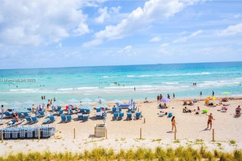 Condo in Hollywood, Florida, 2 bedrooms  № 1830853 - photo 2