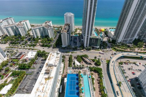 Condo in Hollywood, Florida, 2 bedrooms  № 1830853 - photo 24