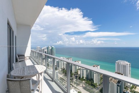 Condo in Hollywood, Florida, 2 bedrooms  № 1830853 - photo 22