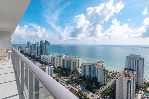 Condo in Hollywood, Florida, 2 bedrooms  № 1830853 - photo 21