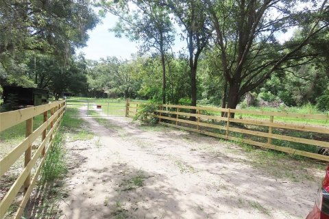 Terreno en venta en Sorrento, Florida № 1822404 - foto 1