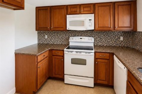Condo in Altamonte Springs, Florida, 2 bedrooms  № 2230660 - photo 23
