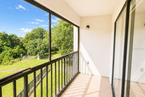 Condo in Altamonte Springs, Florida, 2 bedrooms  № 2230660 - photo 25