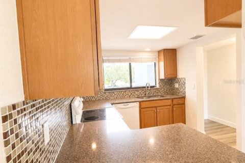 Condo in Altamonte Springs, Florida, 2 bedrooms  № 2230660 - photo 24