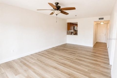 Condo in Altamonte Springs, Florida, 2 bedrooms  № 2230660 - photo 11