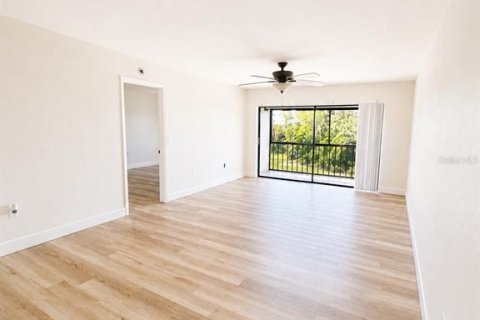 Condo in Altamonte Springs, Florida, 2 bedrooms  № 2230660 - photo 13