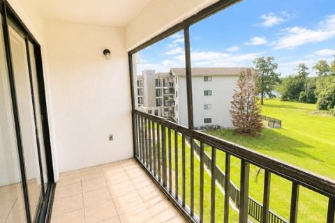 Condo in Altamonte Springs, Florida, 2 bedrooms  № 2230660 - photo 27
