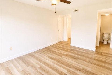 Condo in Altamonte Springs, Florida, 2 bedrooms  № 2230660 - photo 22