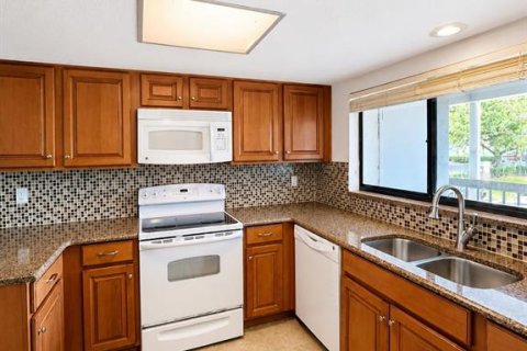 Condo in Altamonte Springs, Florida, 2 bedrooms  № 2230660 - photo 2