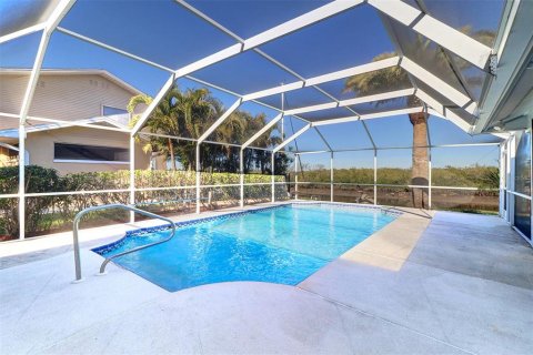 House in New Port Richey, Florida 3 bedrooms, 177.07 sq.m. № 1555315 - photo 13