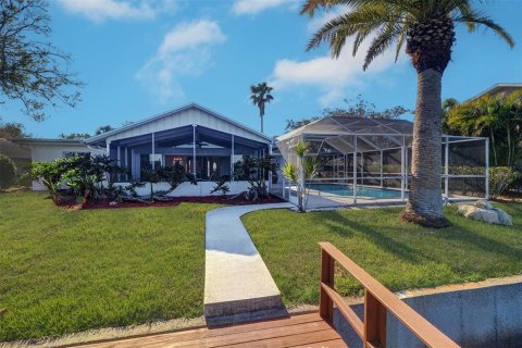 House in New Port Richey, Florida 3 bedrooms, 177.07 sq.m. № 1555315 - photo 8