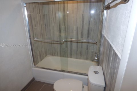 Copropriété à louer à North Miami Beach, Floride: 1 chambre, 83.43 m2 № 1892435 - photo 8