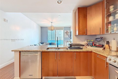 Condominio en venta en Hallandale Beach, Florida, 1 dormitorio, 77.2 m2 № 1863257 - foto 17