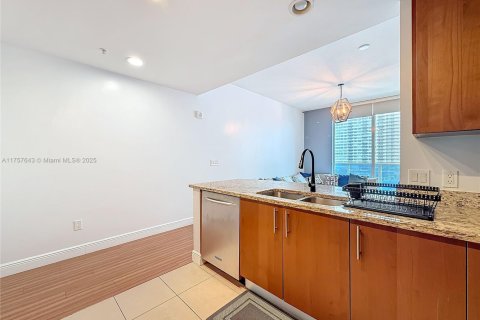 Condominio en venta en Hallandale Beach, Florida, 1 dormitorio, 77.2 m2 № 1863257 - foto 16