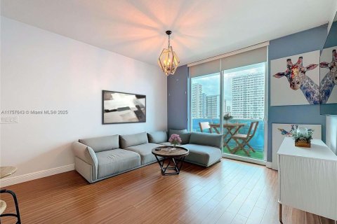 Condominio en venta en Hallandale Beach, Florida, 1 dormitorio, 77.2 m2 № 1863257 - foto 14