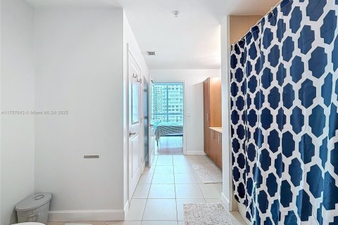 Condominio en venta en Hallandale Beach, Florida, 1 dormitorio, 77.2 m2 № 1863257 - foto 28