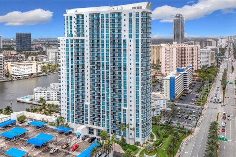 Condominio en venta en Hallandale Beach, Florida, 1 dormitorio, 77.2 m2 № 1863257 - foto 9