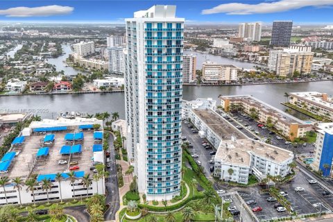 Condominio en venta en Hallandale Beach, Florida, 1 dormitorio, 77.2 m2 № 1863257 - foto 8