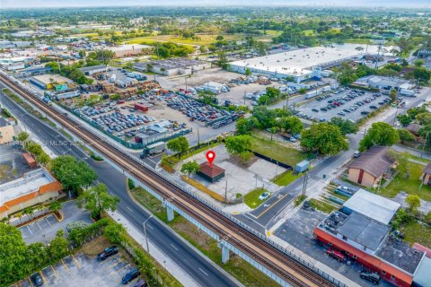 Commercial property in Miami, Florida № 2088929 - photo 13