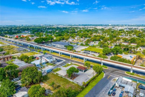 Commercial property in Miami, Florida № 2088929 - photo 6