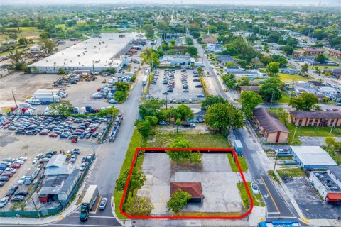 Commercial property in Miami, Florida № 2088929 - photo 11