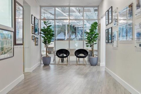 Commercial property in Hollywood, Florida № 1860296 - photo 18