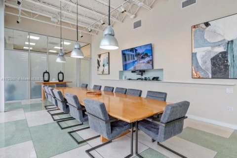 Commercial property in Hollywood, Florida № 1860296 - photo 10