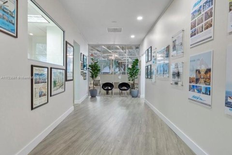 Commercial property in Hollywood, Florida № 1860296 - photo 17
