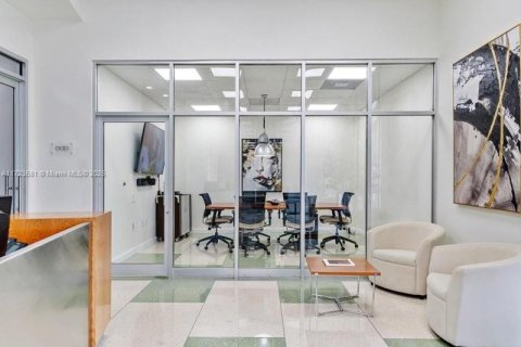 Commercial property in Hollywood, Florida № 1860296 - photo 5