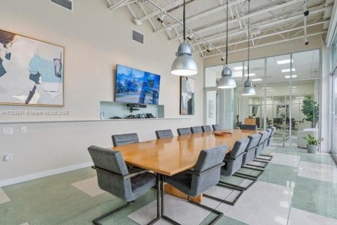 Commercial property in Hollywood, Florida № 1860296 - photo 11