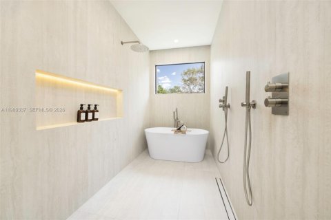 Townhouse in Miami, Florida 4 bedrooms, 270.16 sq.m. № 2049711 - photo 22