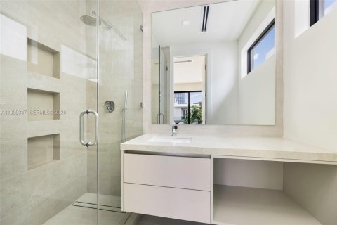 Townhouse in Miami, Florida 4 bedrooms, 270.16 sq.m. № 2049711 - photo 24