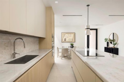 Townhouse in Miami, Florida 4 bedrooms, 270.16 sq.m. № 2049711 - photo 4