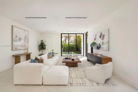 Townhouse in Miami, Florida 4 bedrooms, 270.16 sq.m. № 2049711 - photo 6