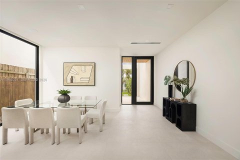 Townhouse in Miami, Florida 4 bedrooms, 270.16 sq.m. № 2049711 - photo 3