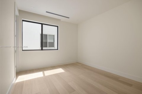 Townhouse in Miami, Florida 4 bedrooms, 270.16 sq.m. № 2049711 - photo 13