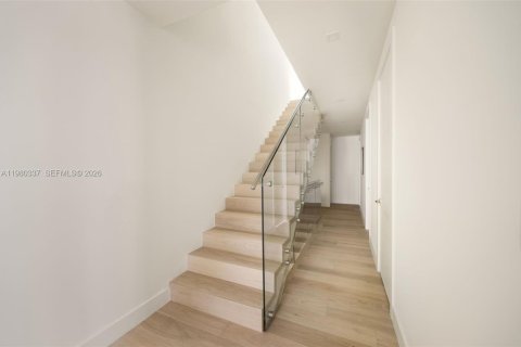 Townhouse in Miami, Florida 4 bedrooms, 270.16 sq.m. № 2049711 - photo 9