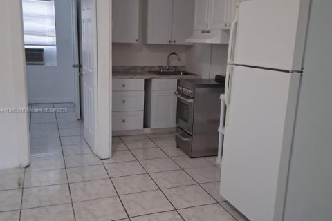 Apartment in Miami, Florida 1 bedroom, 226.12 sq.m. № 1955246 - photo 1