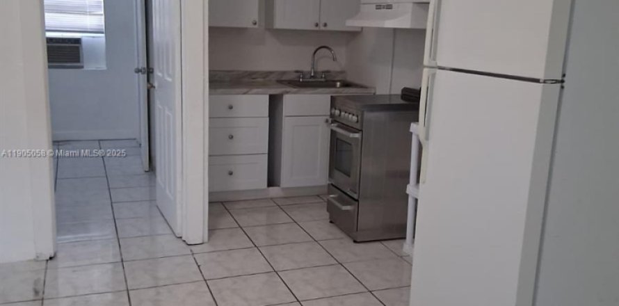 Apartment in Miami, Florida 1 bedroom, 226.12 sq.m. № 1955246