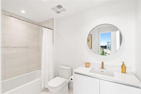 Condo in Miami, Florida, 2 bedrooms  № 1888802 - photo 29