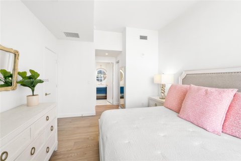 Condo in Miami, Florida, 2 bedrooms  № 1888802 - photo 19