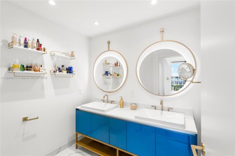 Condo in Miami, Florida, 2 bedrooms  № 1888802 - photo 22