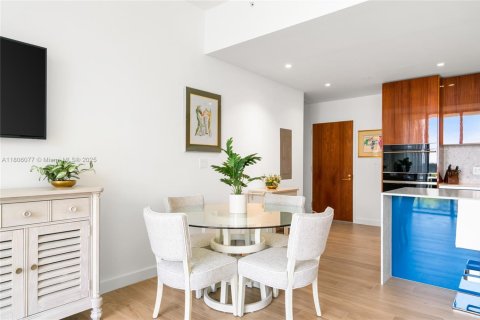 Condo in Miami, Florida, 2 bedrooms  № 1888802 - photo 5