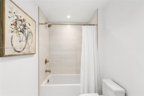 Condo in Miami, Florida, 2 bedrooms  № 1888802 - photo 30
