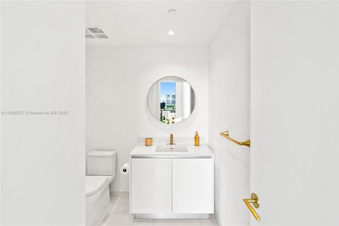 Condo in Miami, Florida, 2 bedrooms  № 1888802 - photo 27