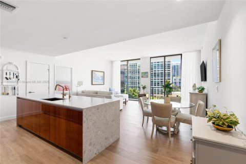 Condo in Miami, Florida, 2 bedrooms  № 1888802 - photo 7