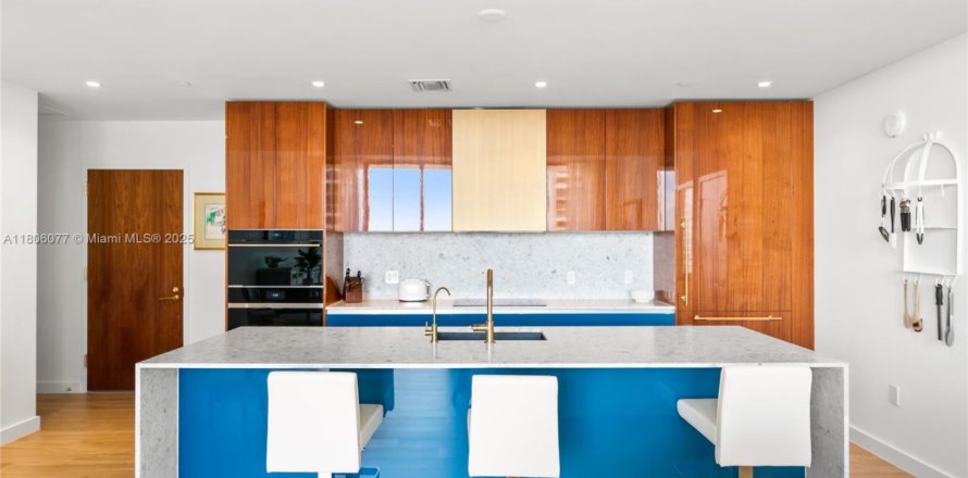 Condo in Miami, Florida, 2 bedrooms № 1888802