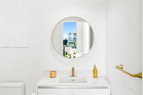 Condo in Miami, Florida, 2 bedrooms  № 1888802 - photo 28